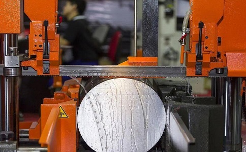 枝江立式金属带锯床切削出现跑带故障解决方法！